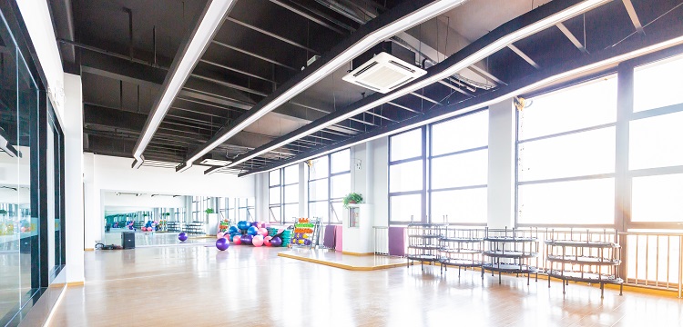 工廠監控壞了，導致線路中零線帶電，交流充電樁不能使用，請問如何判斷??電車的家用充電樁和隨車充電氣結構工作原理是一樣的么 